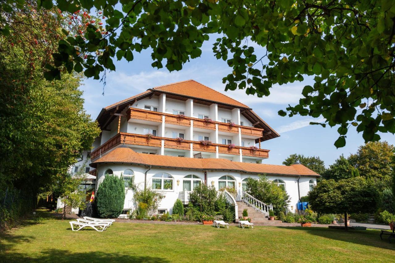 Sattelbogener Hof Hotel Traitsching Exterior photo